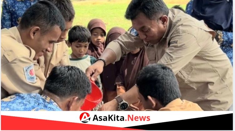 Kabid SMA dan PKLK Tanami Pohon Berbuah di SLBN Pembina Provinsi Aceh