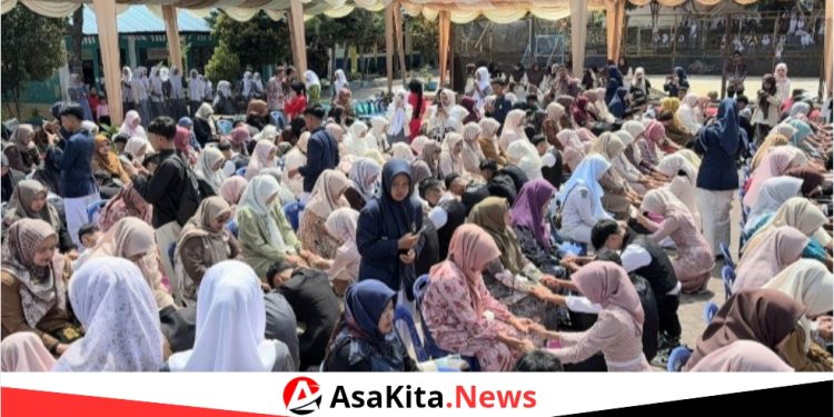 SMAN 2 Timang Gajah Gelar Tradisi Berpeumunge atau Malunakni Ku Ureng Tue
