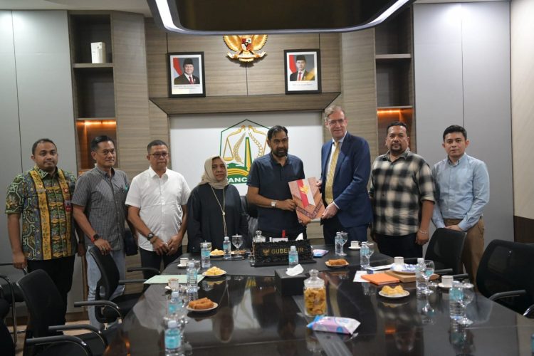 Mualem Sambut Kunjungan Wakil Kepala Perwakilan Kedutaan Belanda di Aceh