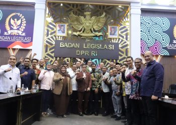 Mualem Saksikan Langsung RDP DPR-RI Bahas Revisi UUPA