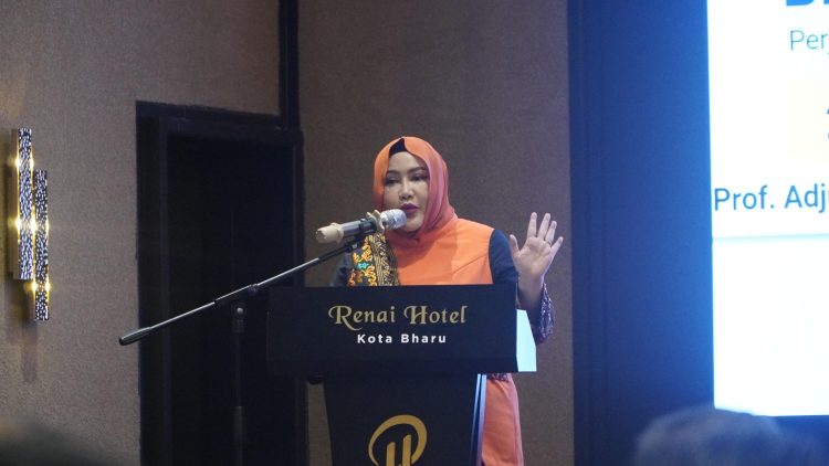 Perempuan Hebat Aceh Tampil Memukau! Prof. Adjunct Dr. Marniati Bangkitkan Semangat Usahawan Digital di Malaysia