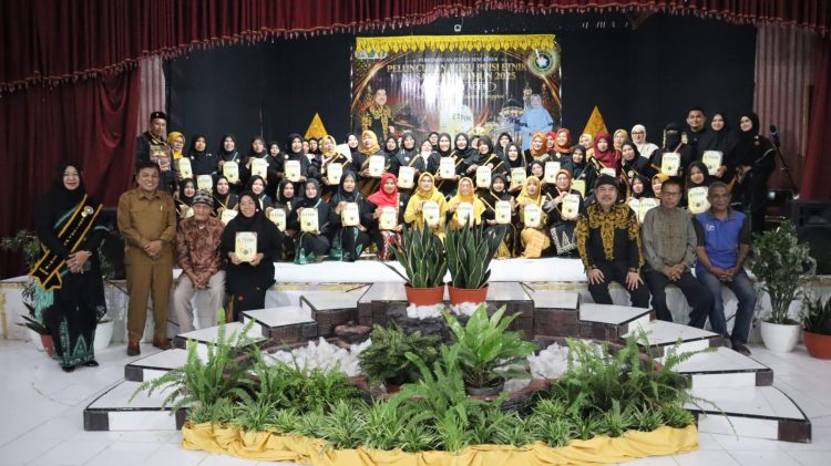 Lestarikan Adat Lewat Sastra, 483 Karya Puisi Warnai Peluncuran Buku Antologi Etnik Nusantara di Aceh