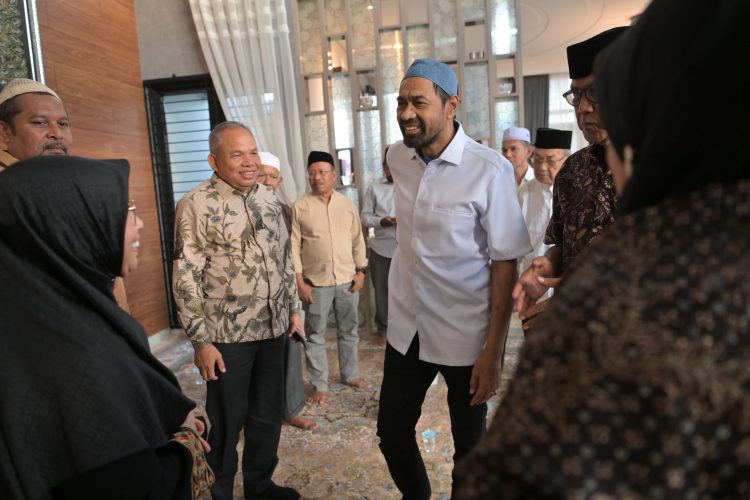Gubernur Aceh Takziah ke Rumah Duka Mantan Gubernur Aceh dr. Zaini Abdullah