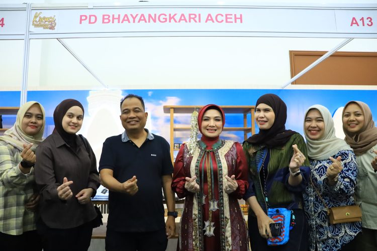 Kapolda Aceh Kunjungi Stan Bhayangkari Daerah Aceh di Bazar Kreasi Bhayangkari Nusantara 2026*