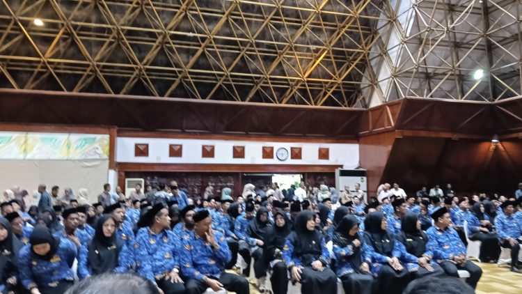 Mualem Mutasi 18 Kepala SMA, SMK, dan SLB di Pidie, Ini Pesan Guru Jaga Siswa Seperti Anak Sendiri ini Daftar