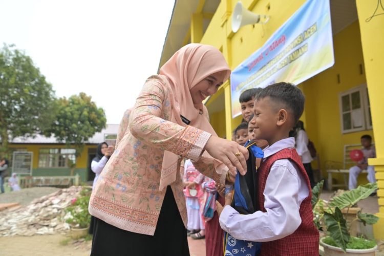 DWP Aceh Salurkan Bantuan Perlengkapan Sekolah bagi Ratusan Siswa Terdampak Banjir