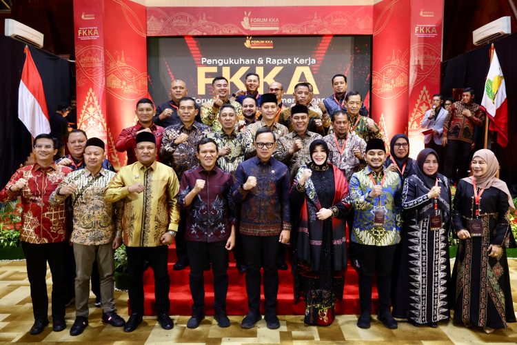 Wagub Bersama Wamendagri Hadiri Pengukuhan DPP FKKA Aceh