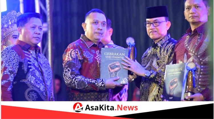 Wakil Ketua II MPU Aceh Prof. Dr. Tgk. H. Muhibbuththabary, M.Ag Mewakili Ketua MPU Aceh Menerima Penghargaan di AAC Dayan Dawood