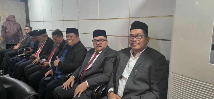 Hadir di Paripurna DPRA, Kadis PUPR Aceh Mawardi Terima Usulan Abuwa untuk Peningkatan Jalan Pidie Jaya