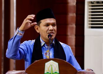 WAGUB ACEH TERIMA PENGHARGAAN TOKOH PENGUAT EKONOMI SYARIAH ACEH