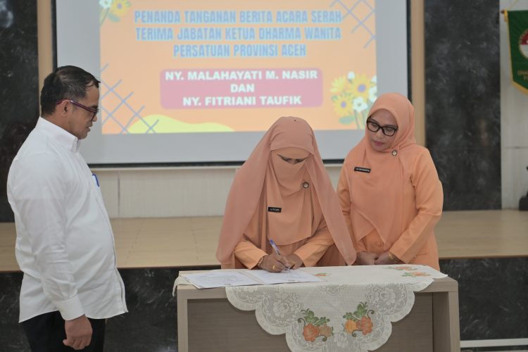 Plt. Sekda Aceh Hadiri Serah Terima Jabatan Ketua DWP Aceh