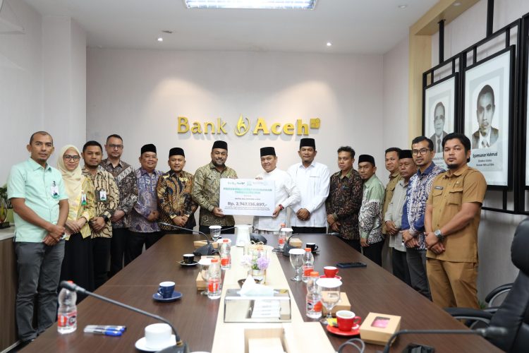 Bank Aceh Salurkan Zakat Perusahaan Rp11,94 Miliar. Baitul Mal Aceh Sebut Muzaki Terbesar di Aceh
